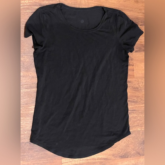 Black lululemon basic tee size M - Picture 1 of 2